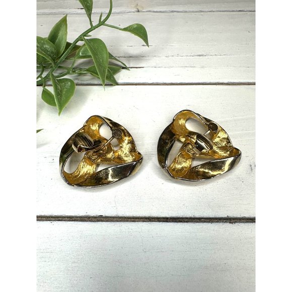 Vintage Gold Tone Knotted Clip On Earrings - Picture 3 of 4